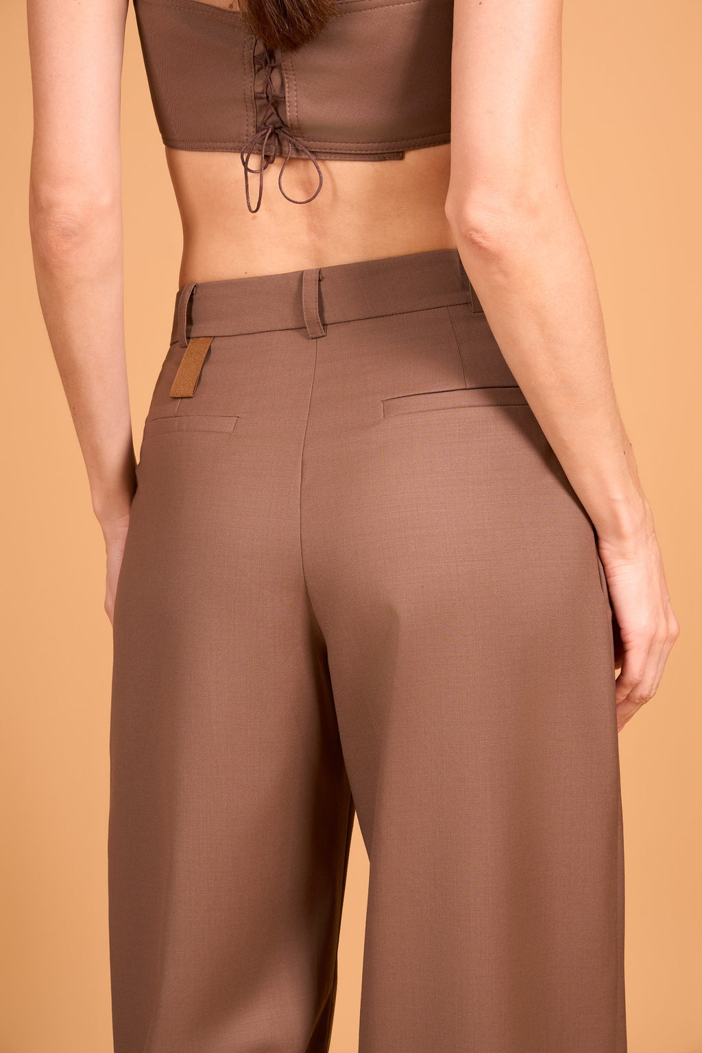 PLISSÉ FOUNDATION TROUSER WARM TAUPE