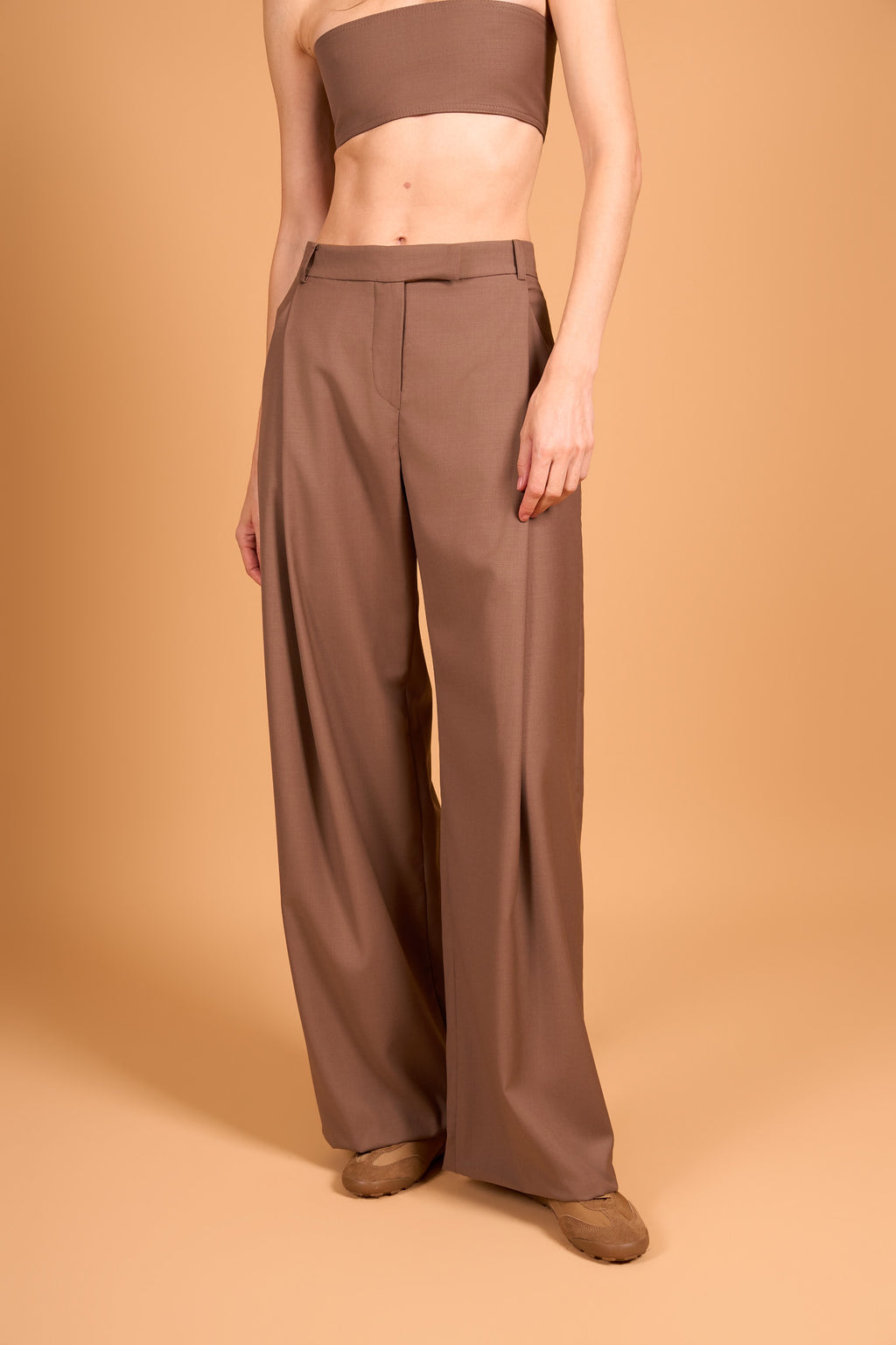 PLISSÉ FOUNDATION TROUSER WARM TAUPE