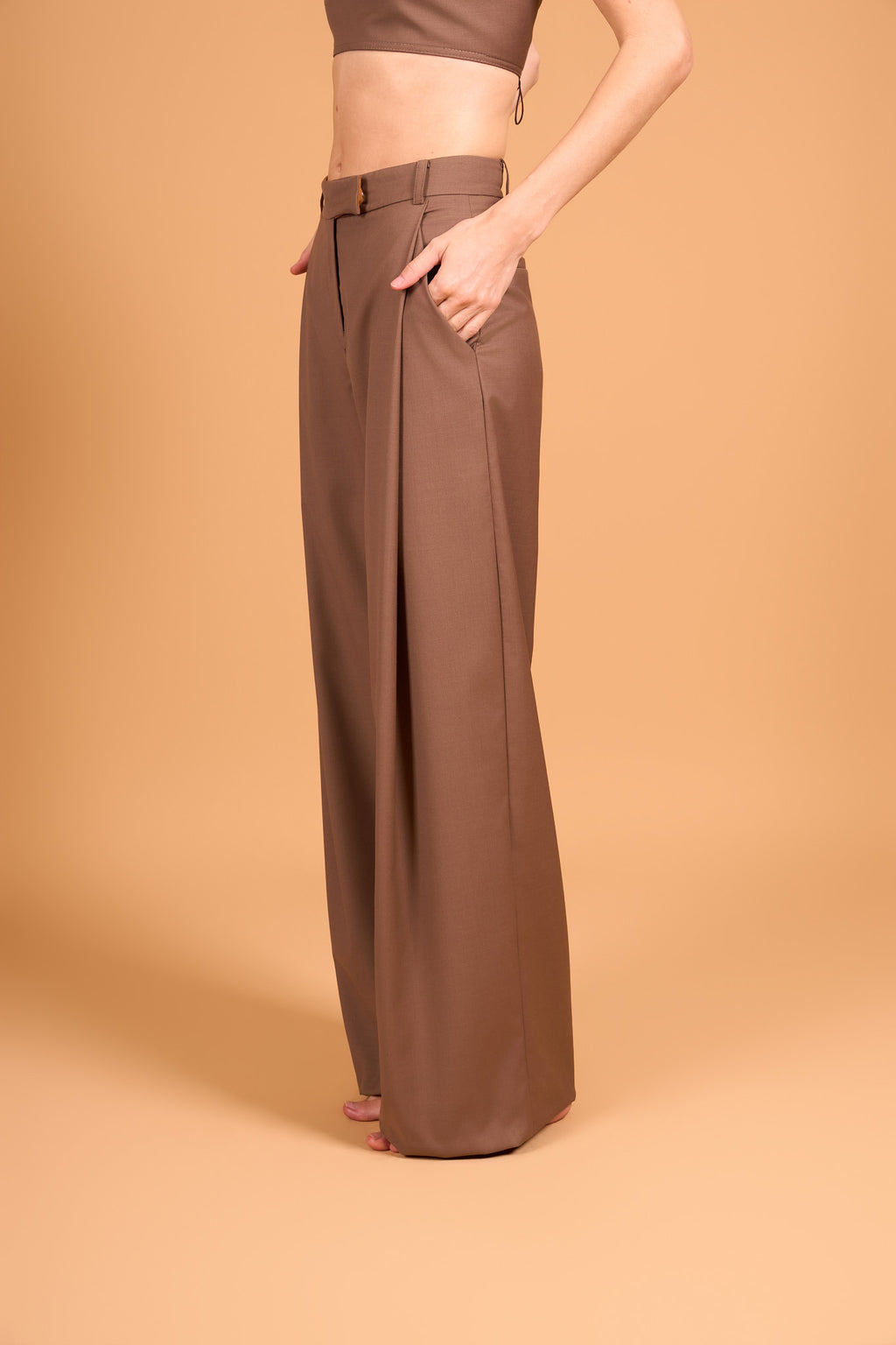 PLISSÉ FOUNDATION TROUSER WARM TAUPE