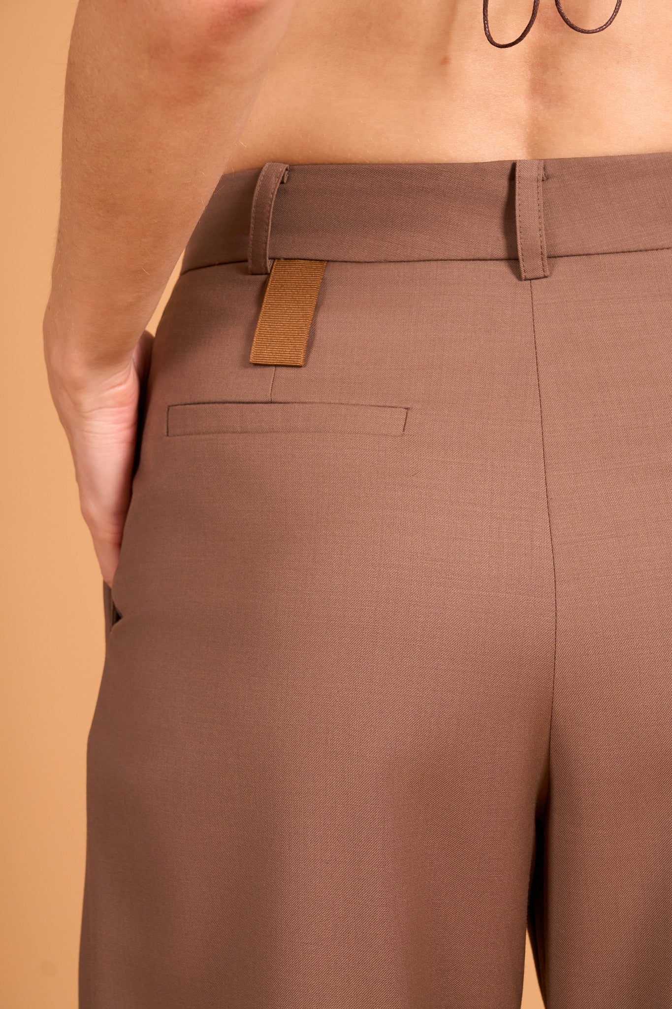PLISSÉ FOUNDATION TROUSER WARM TAUPE
