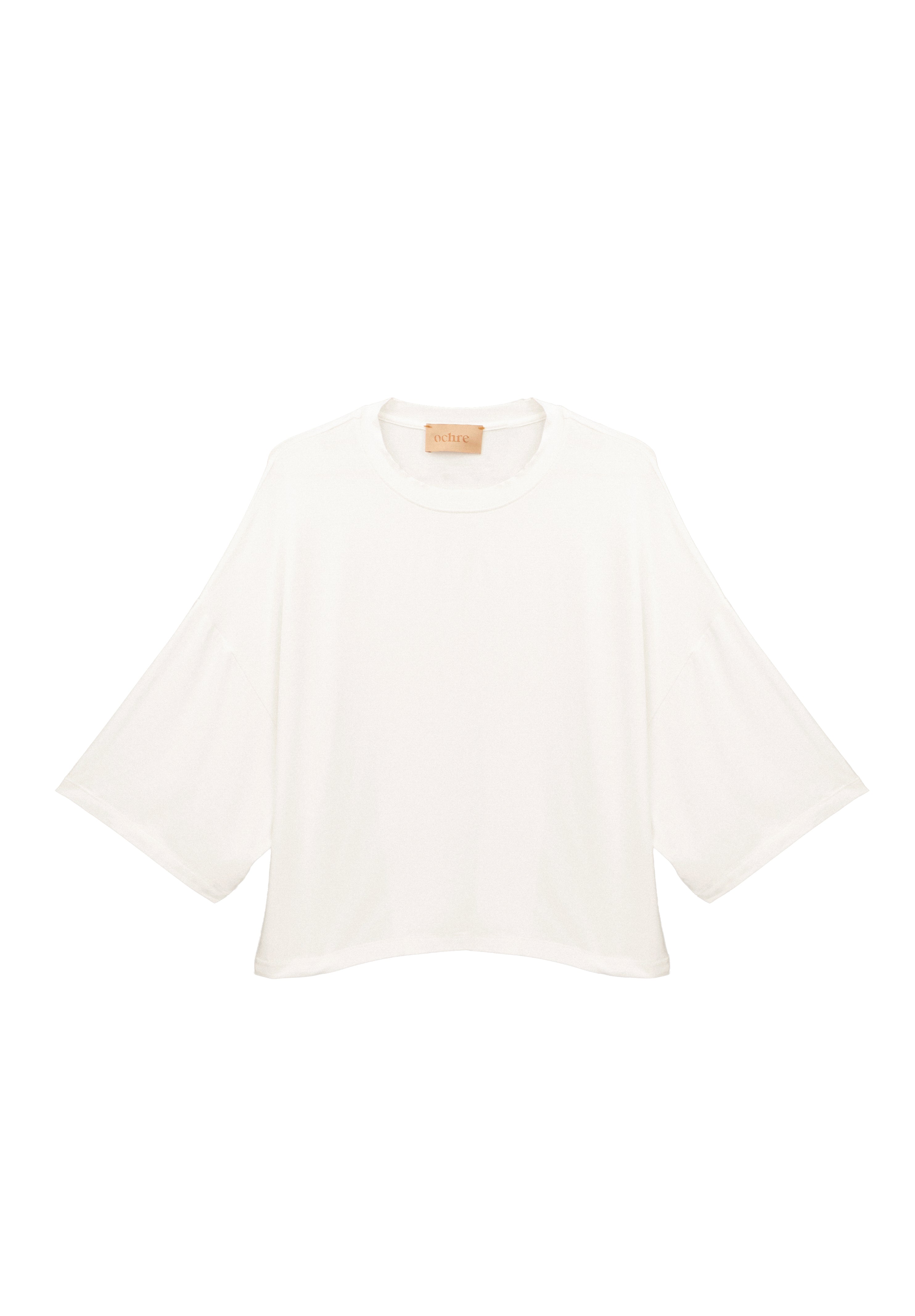 Fluid Diamond Tee Off White - vista frontal en movimiento, campaña Ochre