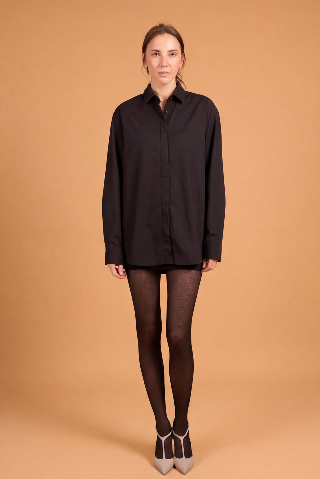 Tailored Base Shirt Midnight - vista frontal completa, camisa boyfriend azul medianoche en algodón egipcio, Ochre lujo silencioso Bogotá