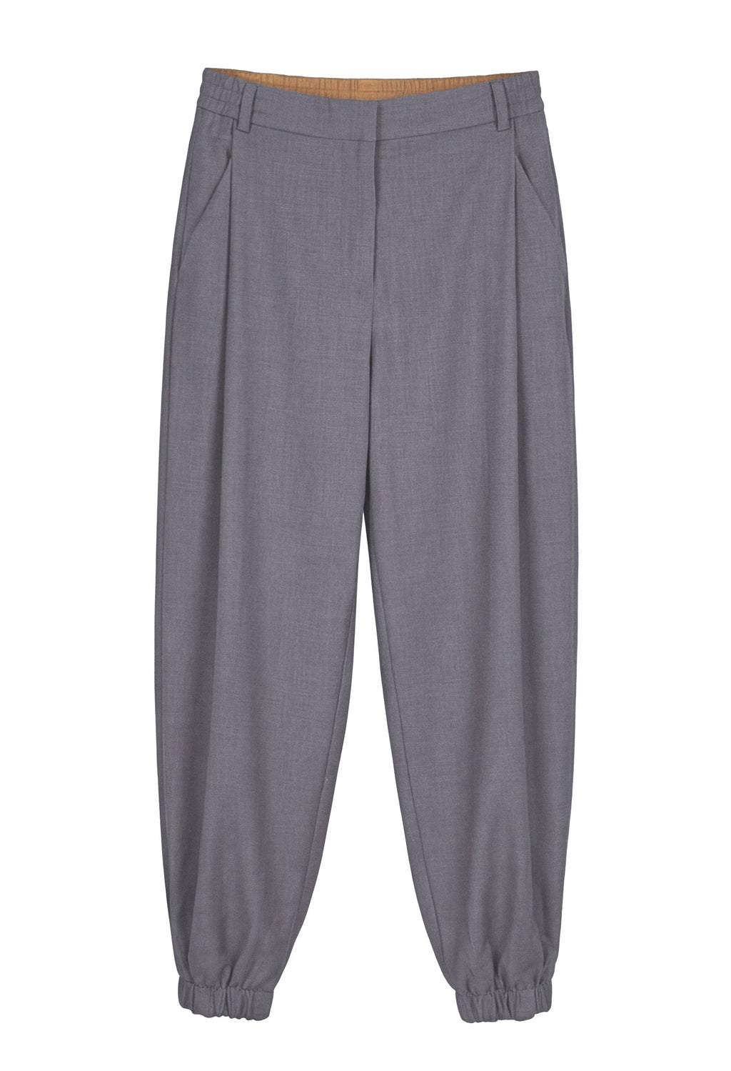 Quiet Swing Trouser Stone - vista frontal en campaña, pantalón gris piedra Ochre