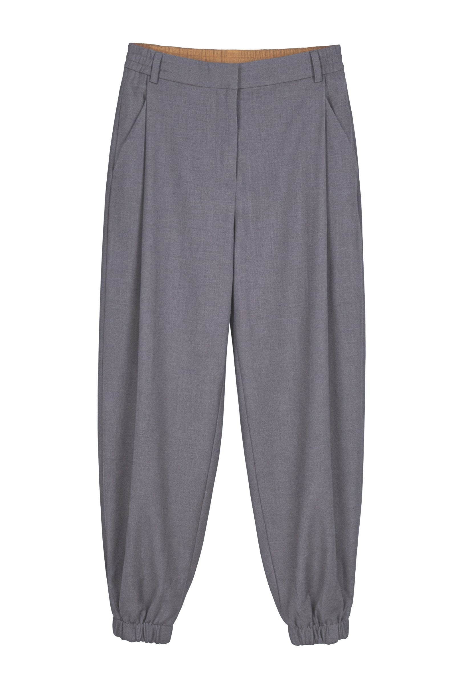 Quiet Swing Trouser Stone - vista frontal en campaña, pantalón gris piedra Ochre